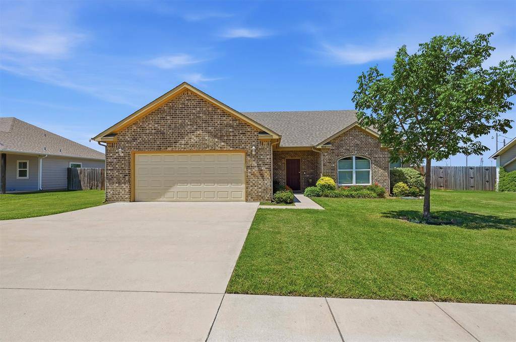 816 E Northside Drive, Pilot Point, TX 76258