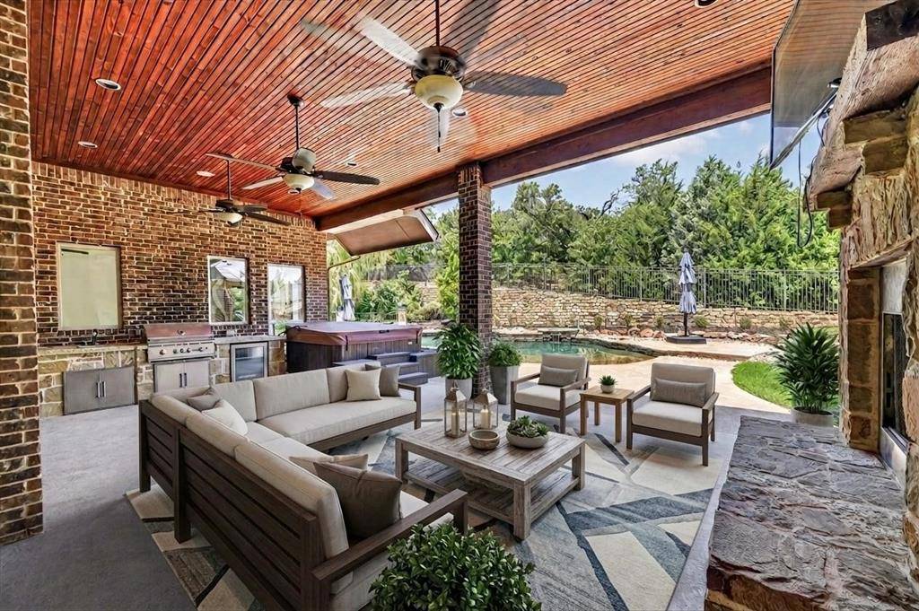 861 Hayden Road, Lantana, TX 76226