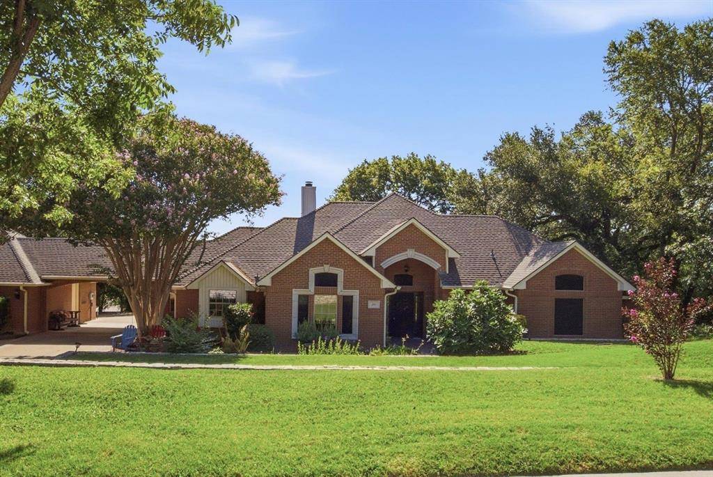 201 Coach House Circle, Fort Worth, TX 76108