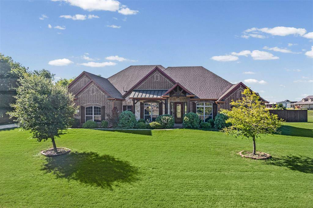 111 Crosswind Drive, Waxahachie, TX 75167