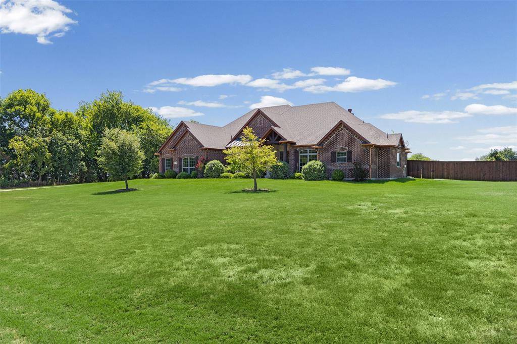 111 Crosswind Drive, Waxahachie, TX 75167
