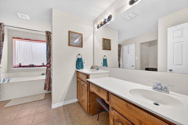 804 Bur Oak Drive, Burleson, TX 76028
