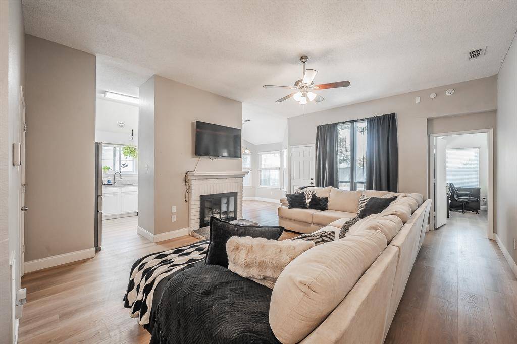 9948 Pack Saddle Trail, Fort Worth, TX 76108