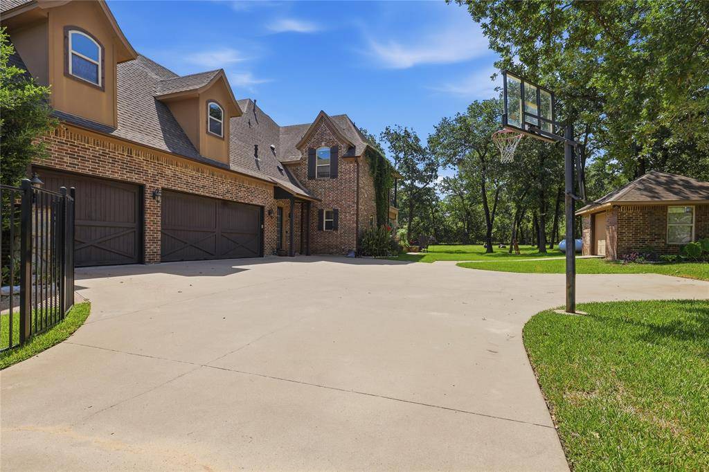 8220 Plum Creek Trail, Burleson, TX 76028