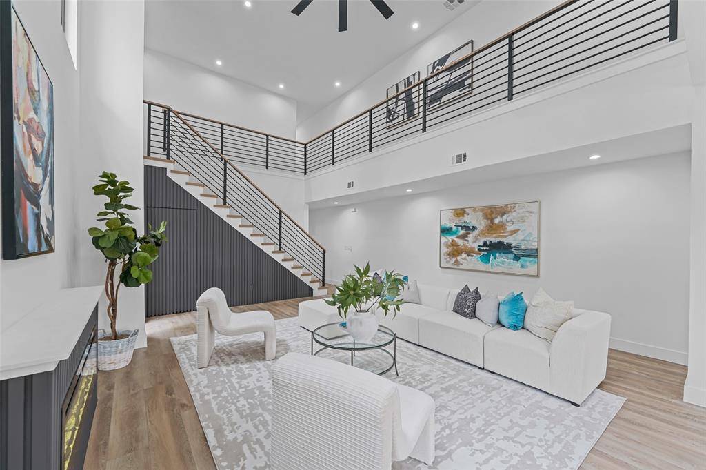 2304 Hondo, Dallas, TX 75219