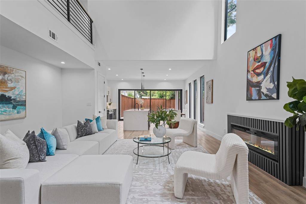 2304 Hondo, Dallas, TX 75219