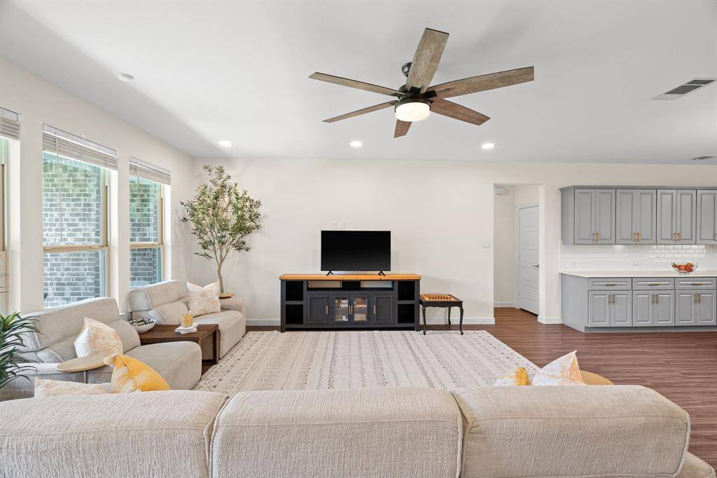 1833 Sebright Trail, Fort Worth, TX 76052