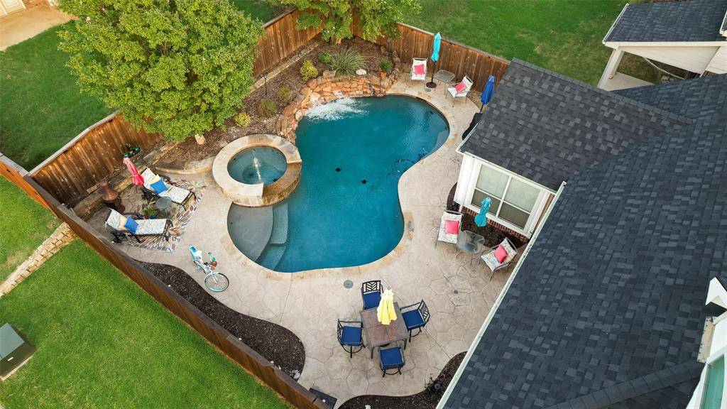 1660 Meadows Avenue, Lantana, TX 76226