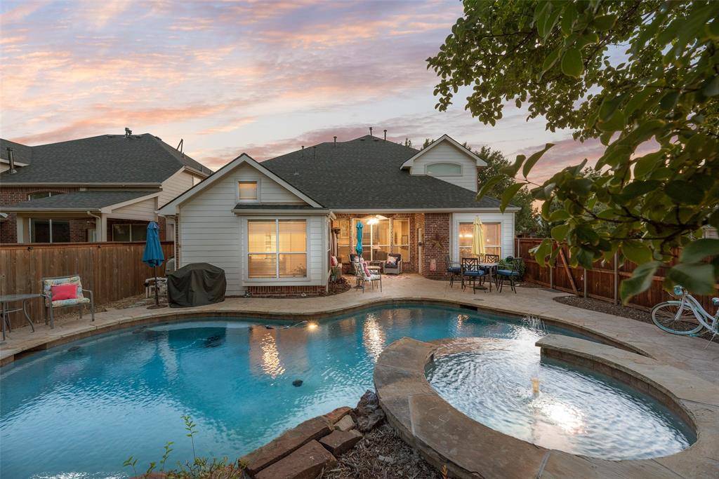 1660 Meadows Avenue, Lantana, TX 76226
