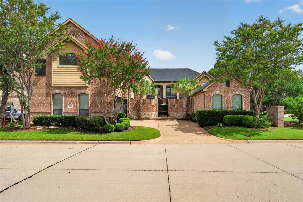 3801 Park Manor Court, Arlington, TX 76017