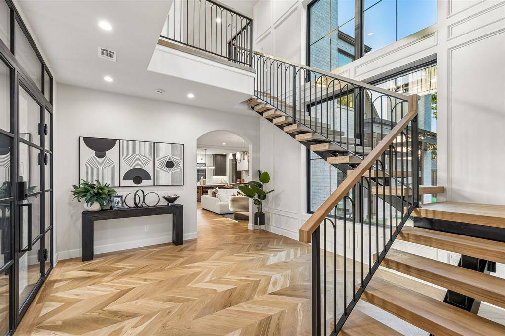 16834 Mossy Oak Drive, Dallas, TX 75248