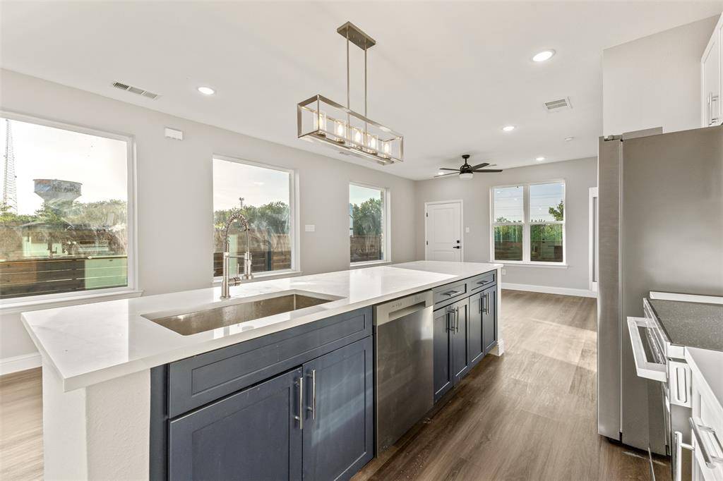 829 Premier Parkway, Grand Prairie, TX 75051