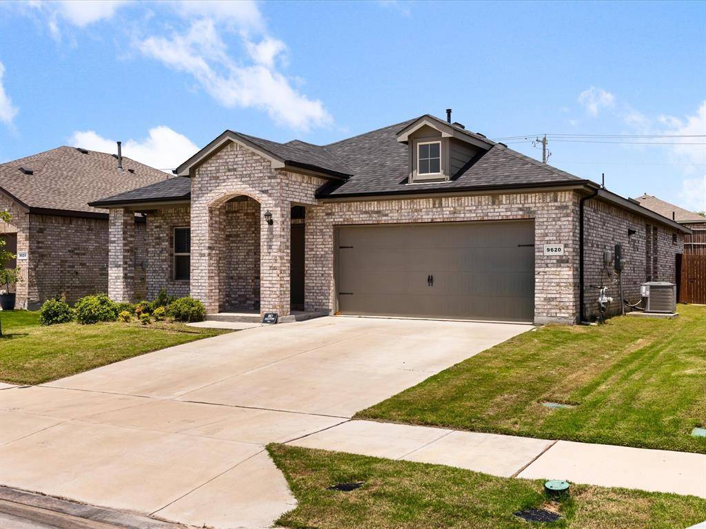 9620 Hickory Knob Drive, Fort Worth, TX 76108