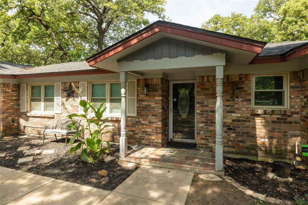 637 Post Oak Drive, Hurst, TX 76053