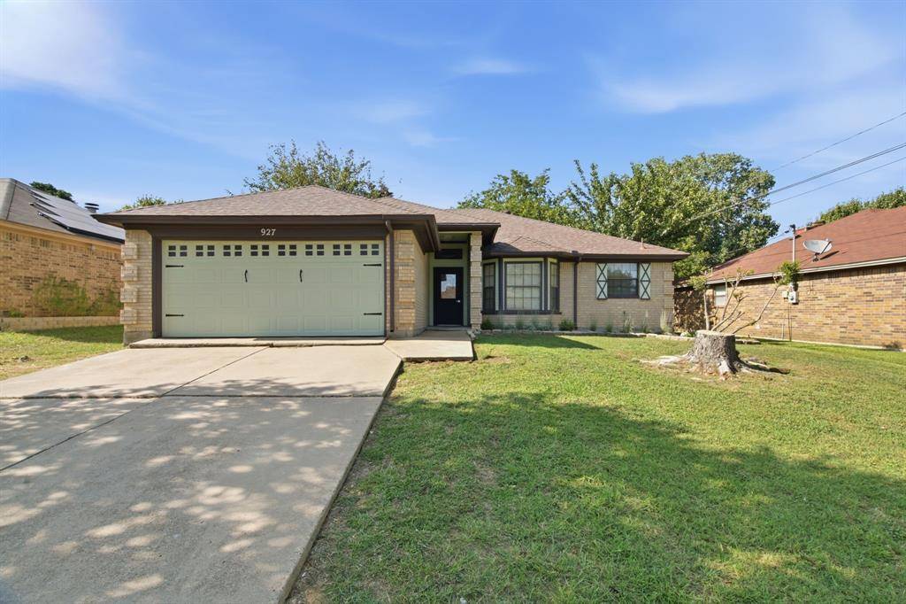 927 Freestone Drive, Arlington, TX 76017
