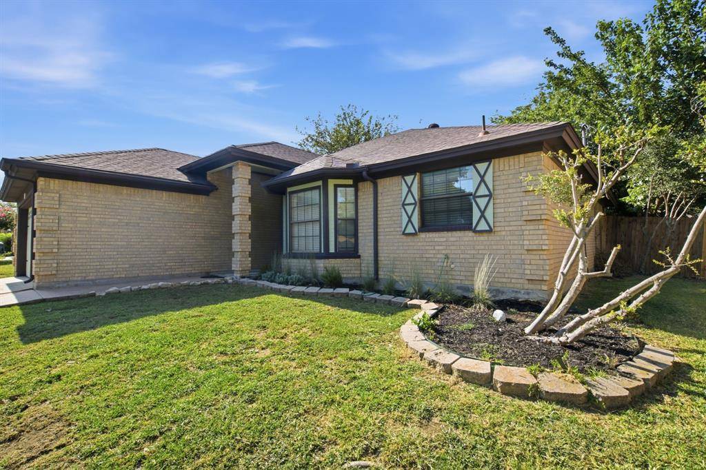 927 Freestone Drive, Arlington, TX 76017