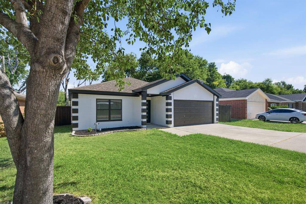 1720 N Bent Tree Trail, Grand Prairie, TX 75052