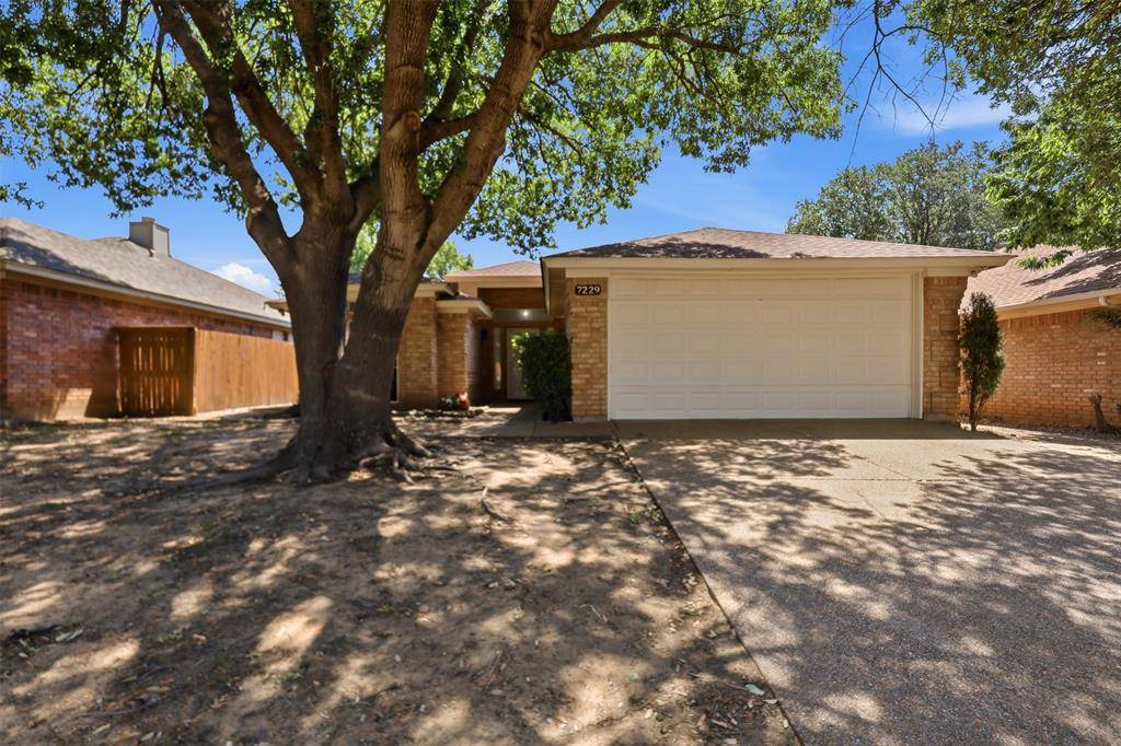 7229 Laurelhill Court S, Fort Worth, TX 76133