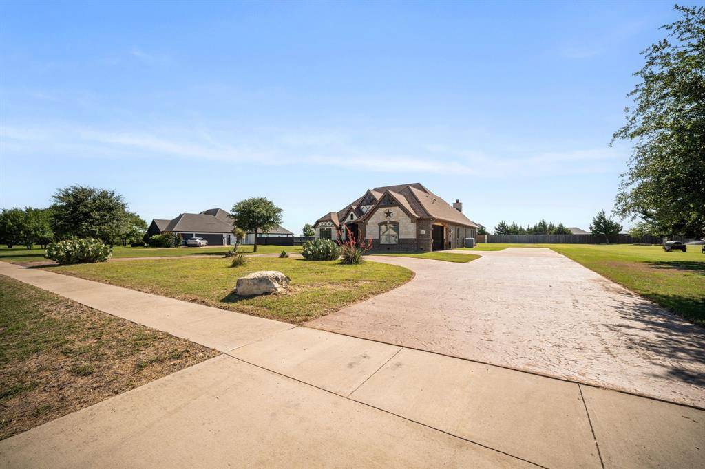 422 Rugged Drive, Red Oak, TX 75154