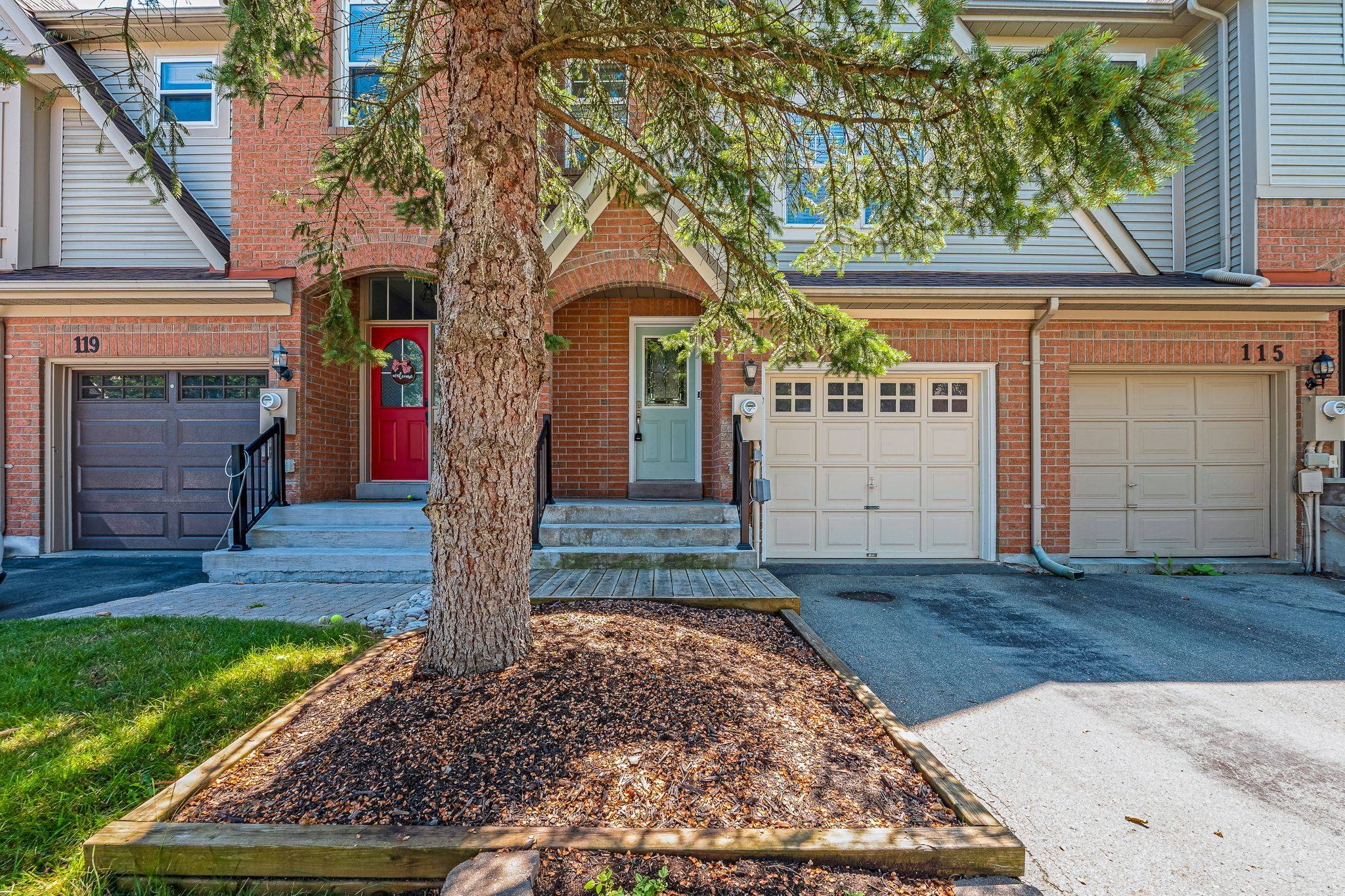117 Mugford RD, Aurora, ON L4G 7J5