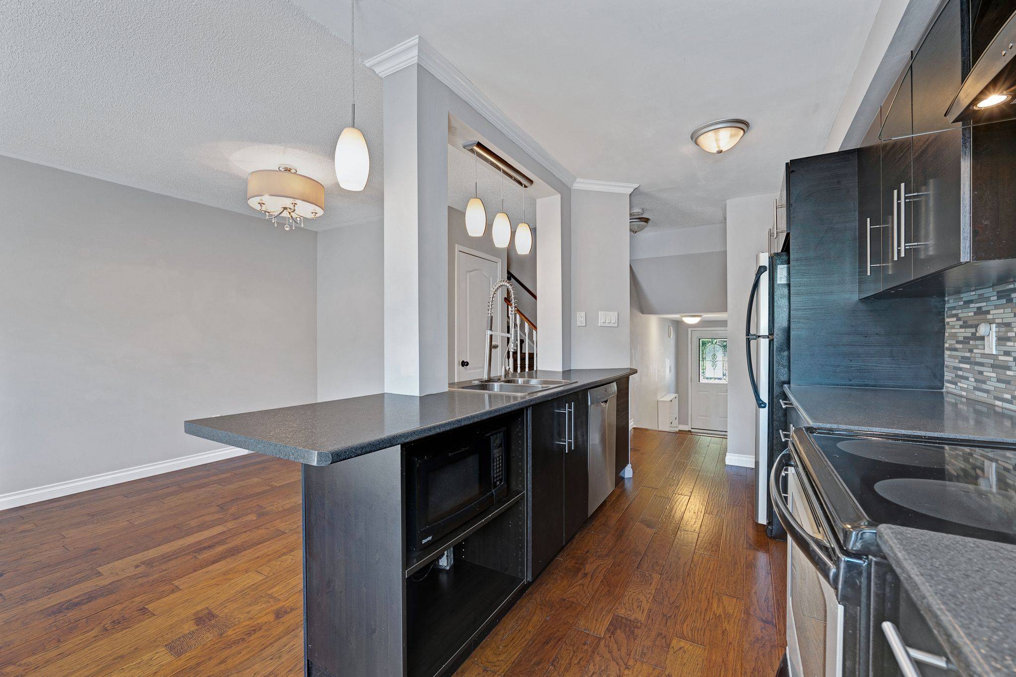 117 Mugford RD, Aurora, ON L4G 7J5