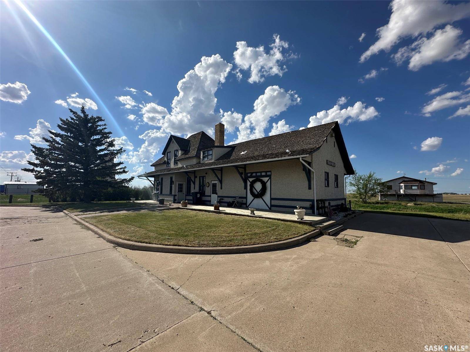 700 Main STREET E, Gravelbourg, SK S0H 1X0