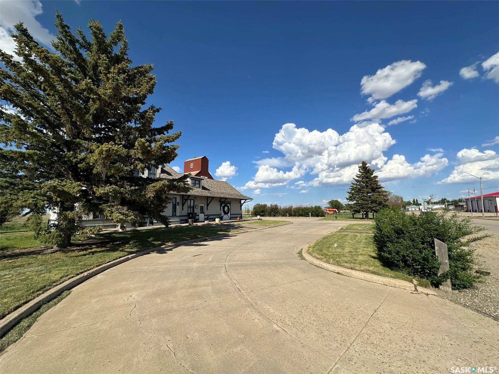 700 Main STREET E, Gravelbourg, SK S0H 1X0