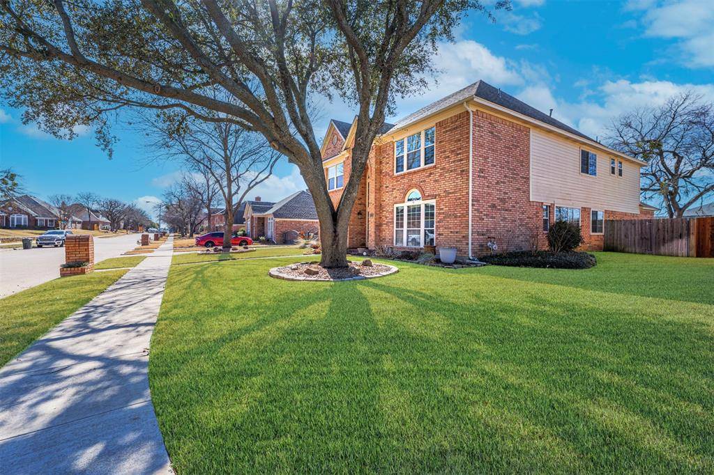8525 Castle Creek Road, North Richland Hills, TX 76182