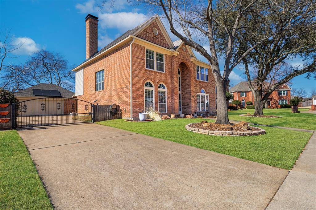 8525 Castle Creek Road, North Richland Hills, TX 76182