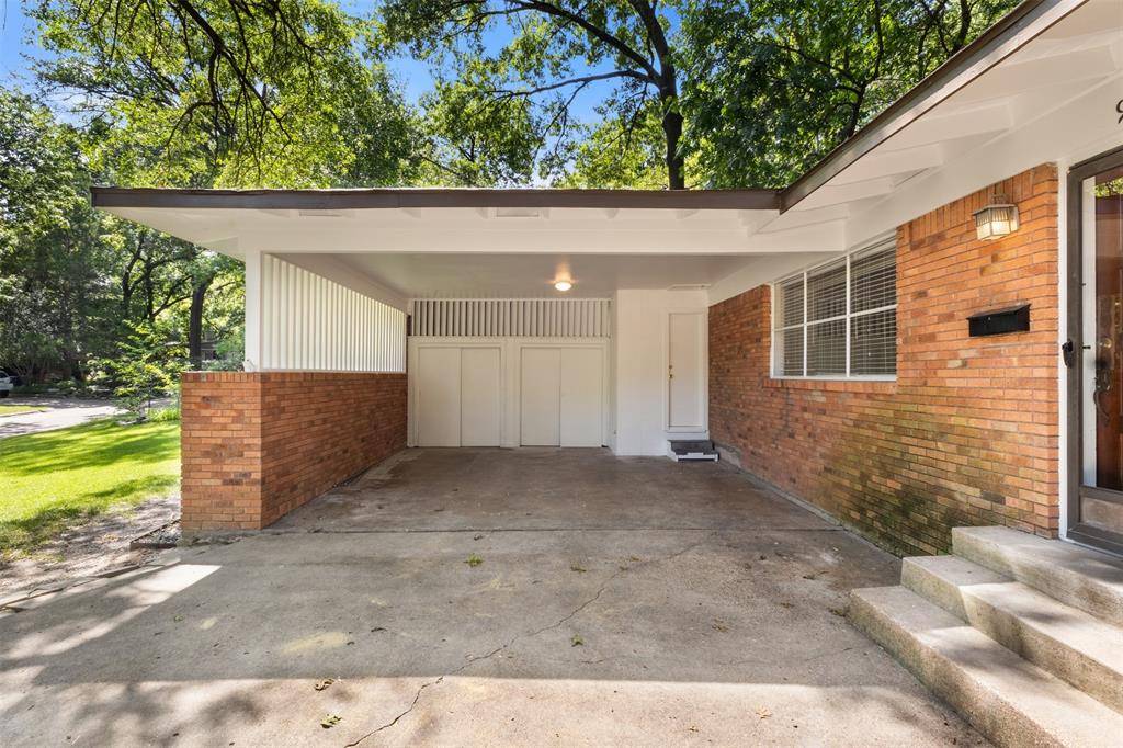 985 N Rustic Circle, Dallas, TX 75218