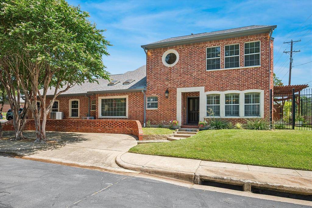 2702 Lawtherwood Court, Dallas, TX 75214