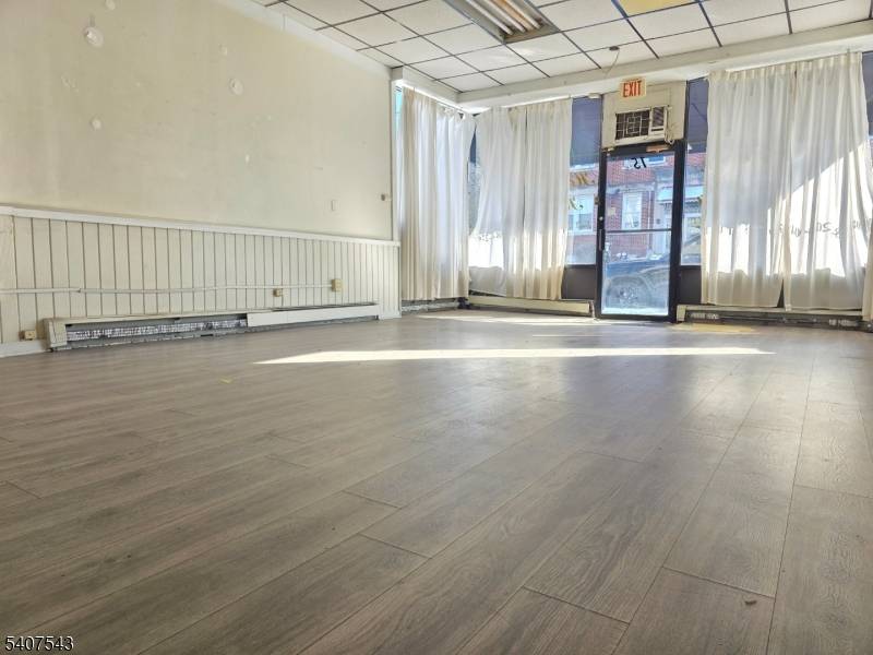 15 E Price St, Linden City, NJ 07036