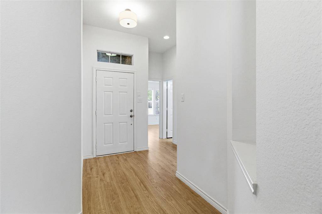 924 Bowie Drive, Lavon, TX 75166