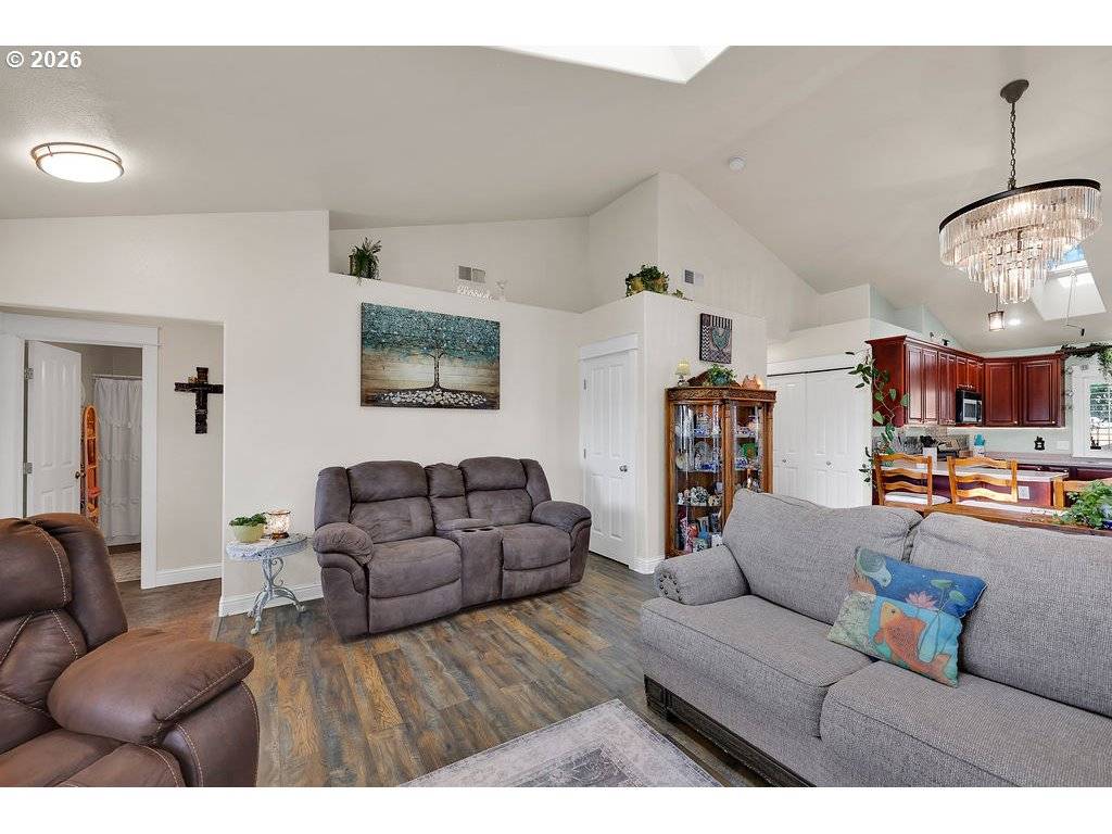 1208 LINN WAY, Brownsville, OR 97327
