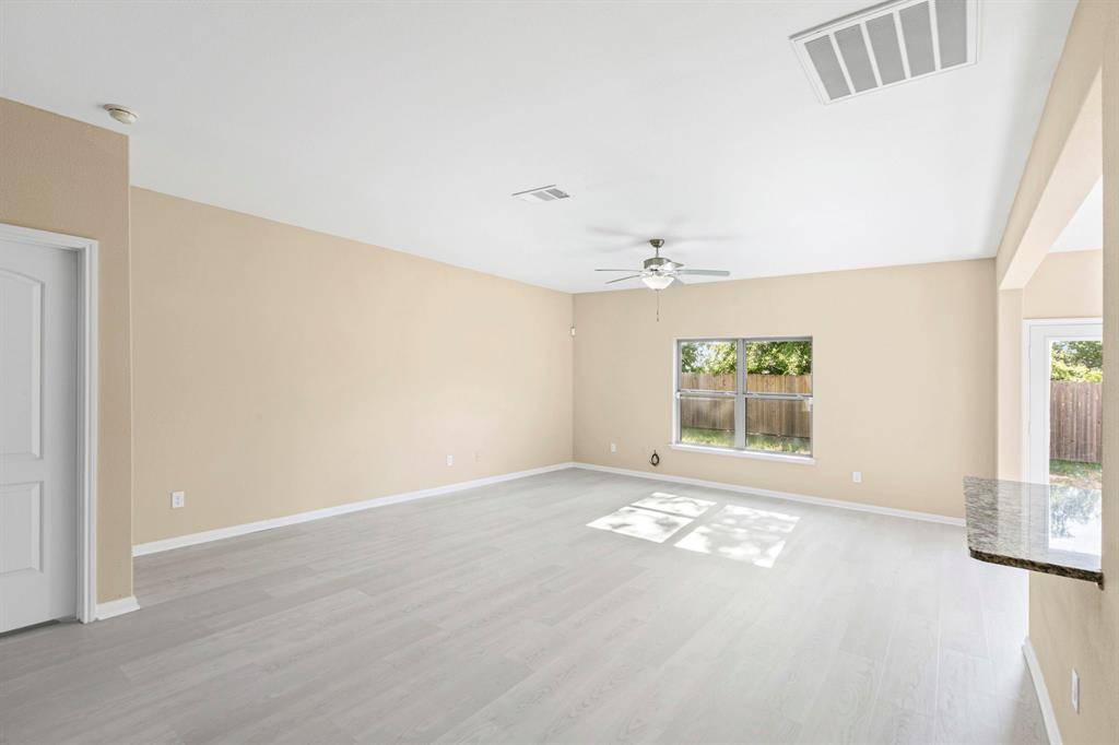 1516 Kinglet Street, Desoto, TX 75115