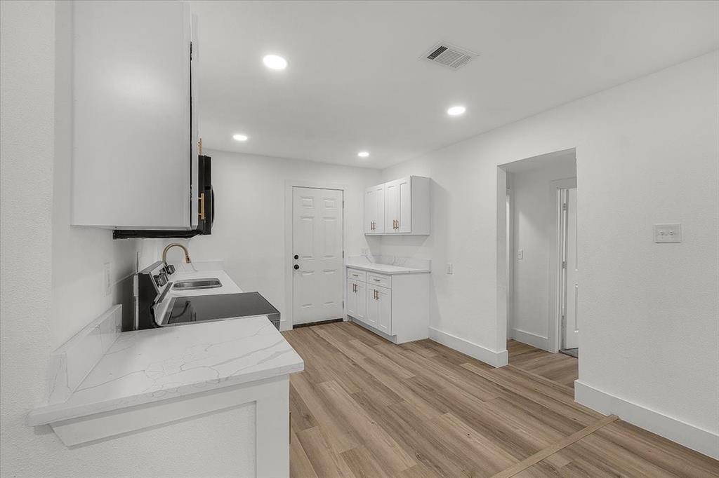 3744 S Hughes Avenue, Fort Worth, TX 76119