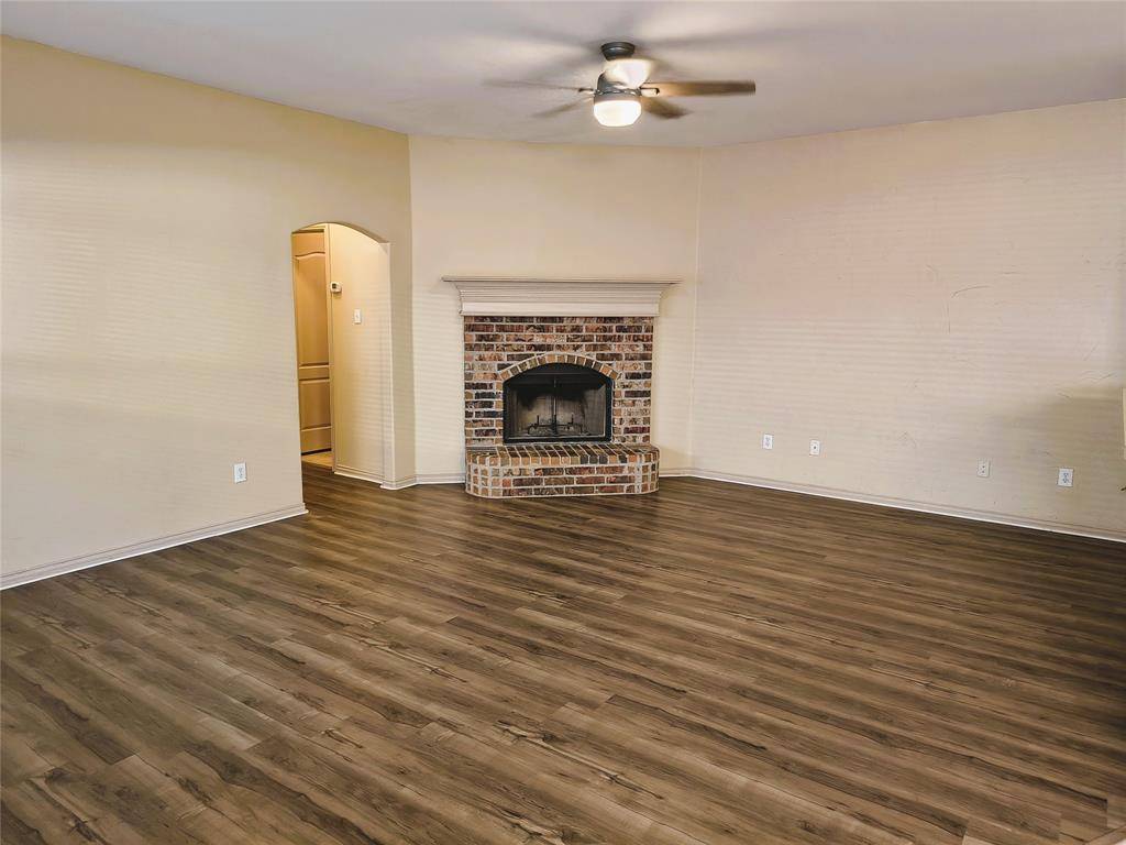 5725 Swords Drive, Fort Worth, TX 76137