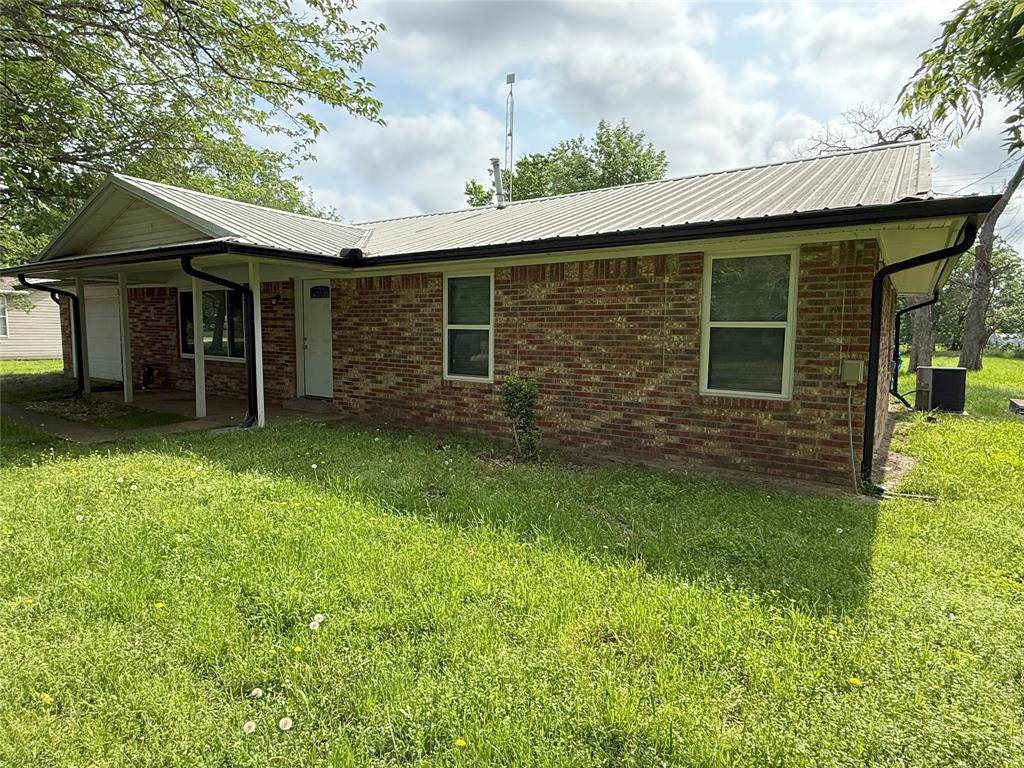 494 Lannius Road, Dodd City, TX 75438