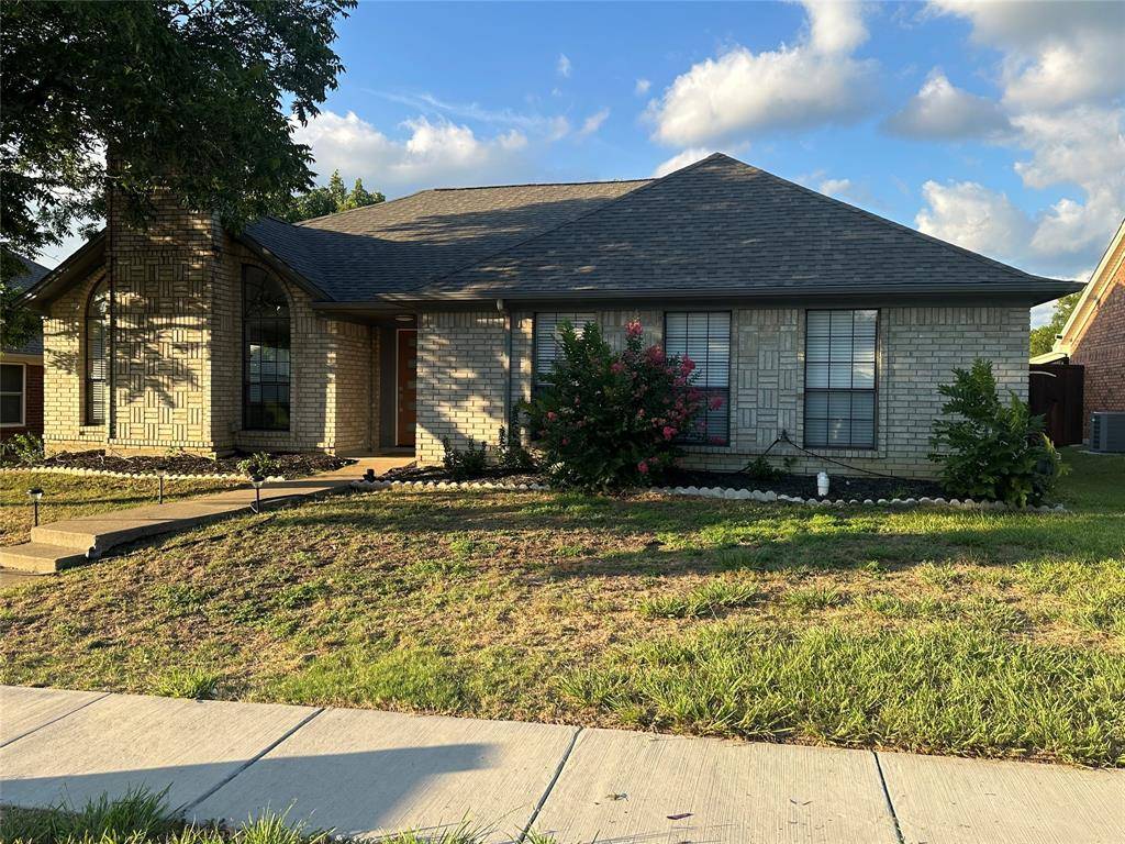 1581 Glenmore Drive, Lewisville, TX 75077