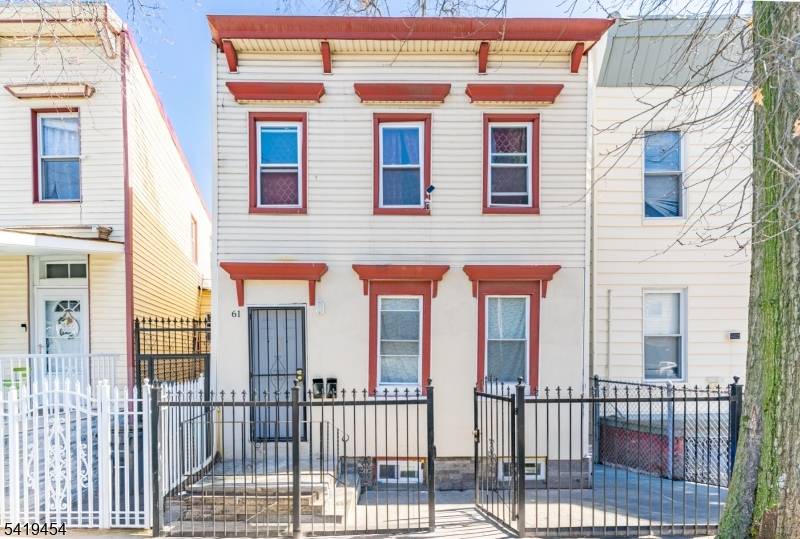 61 Cutler St, Newark City, NJ 07104
