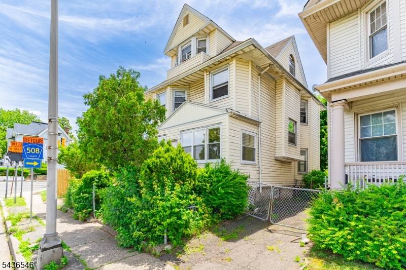 3 Winthrop Ter, East Orange City, NJ 07018