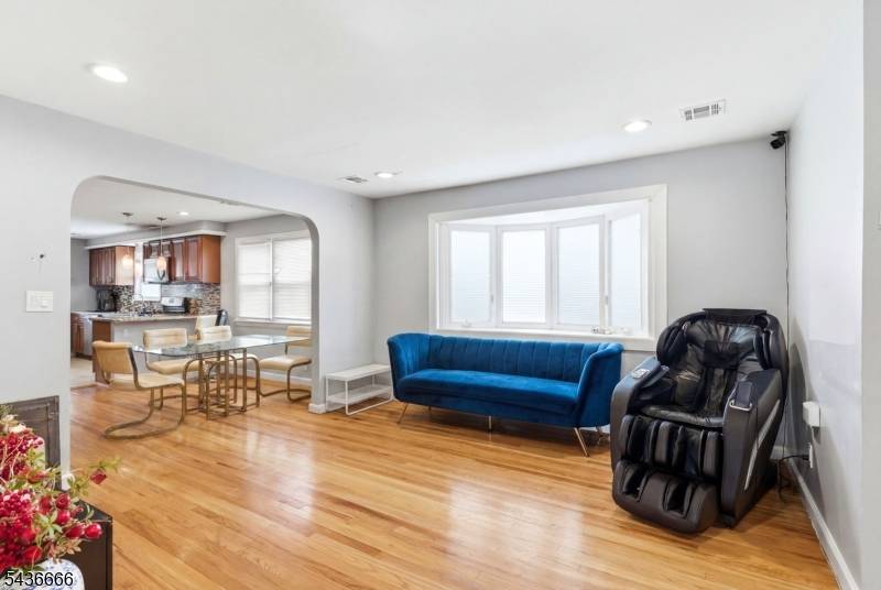 246 E 2Nd Ave, Roselle Boro, NJ 07203