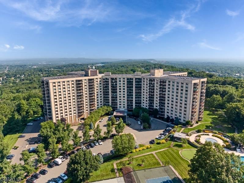 2 Claridge Dr #1NE, Verona Twp., NJ 07044