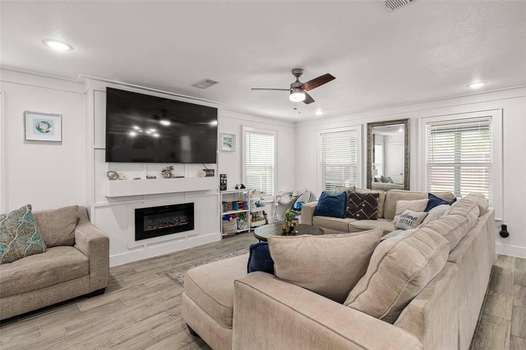 3516 Mulberry Drive, Granbury, TX 76048