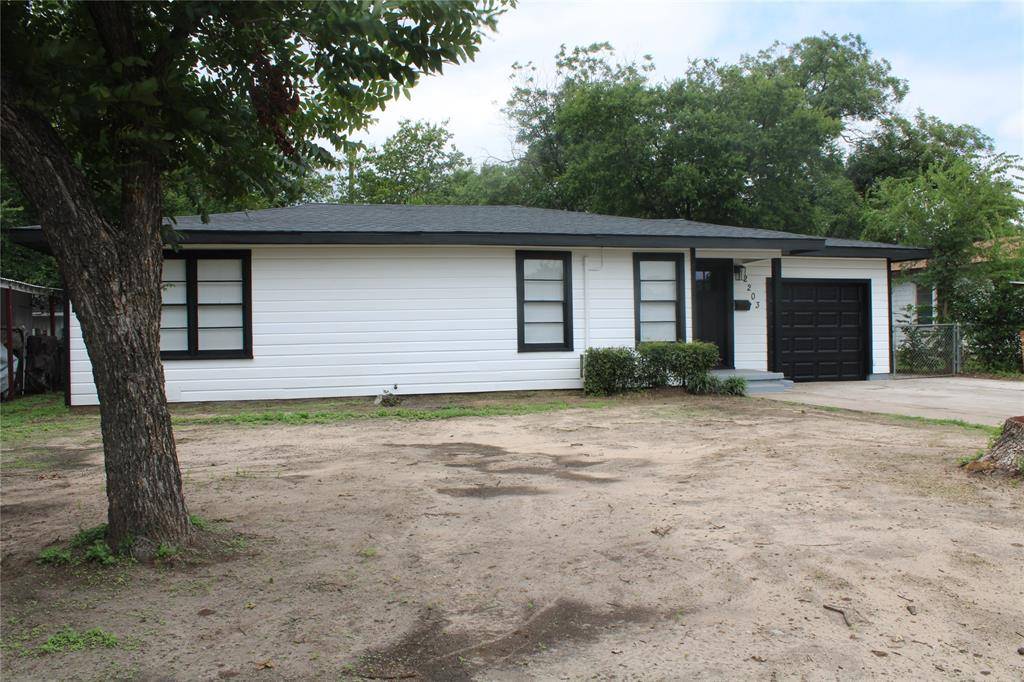 2203 SOUTHSIDE DR, Brownwood, TX 76801