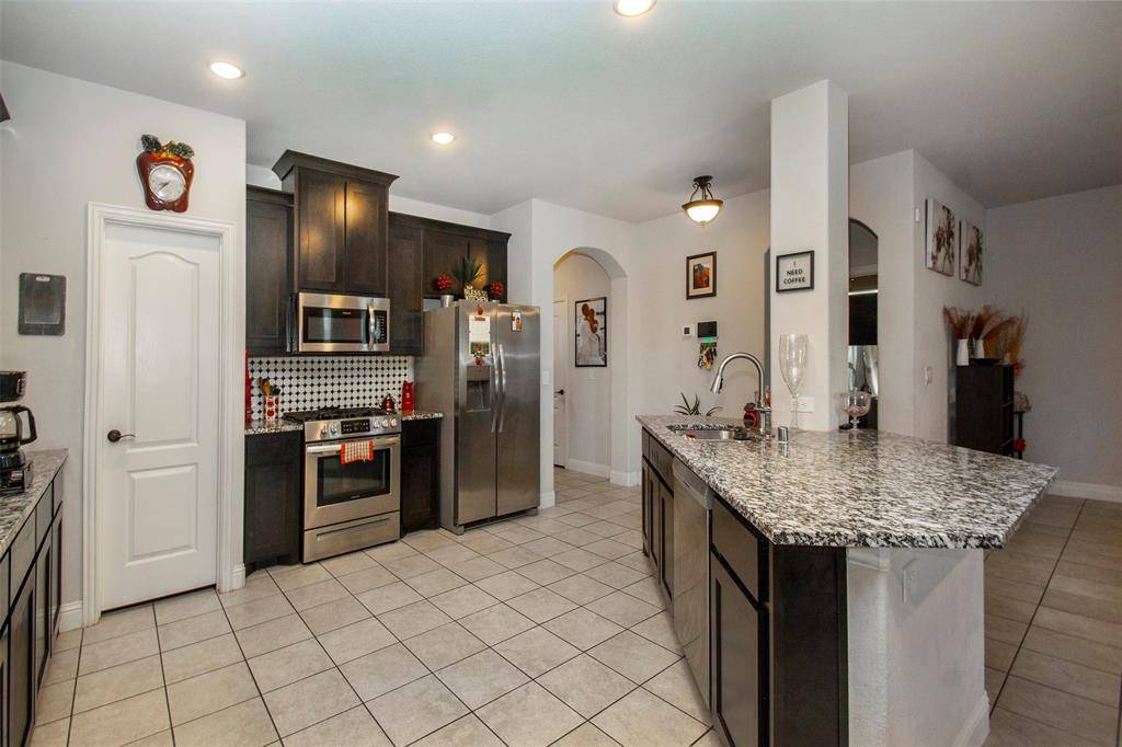 1097 Raptor Road, Alvarado, TX 76009