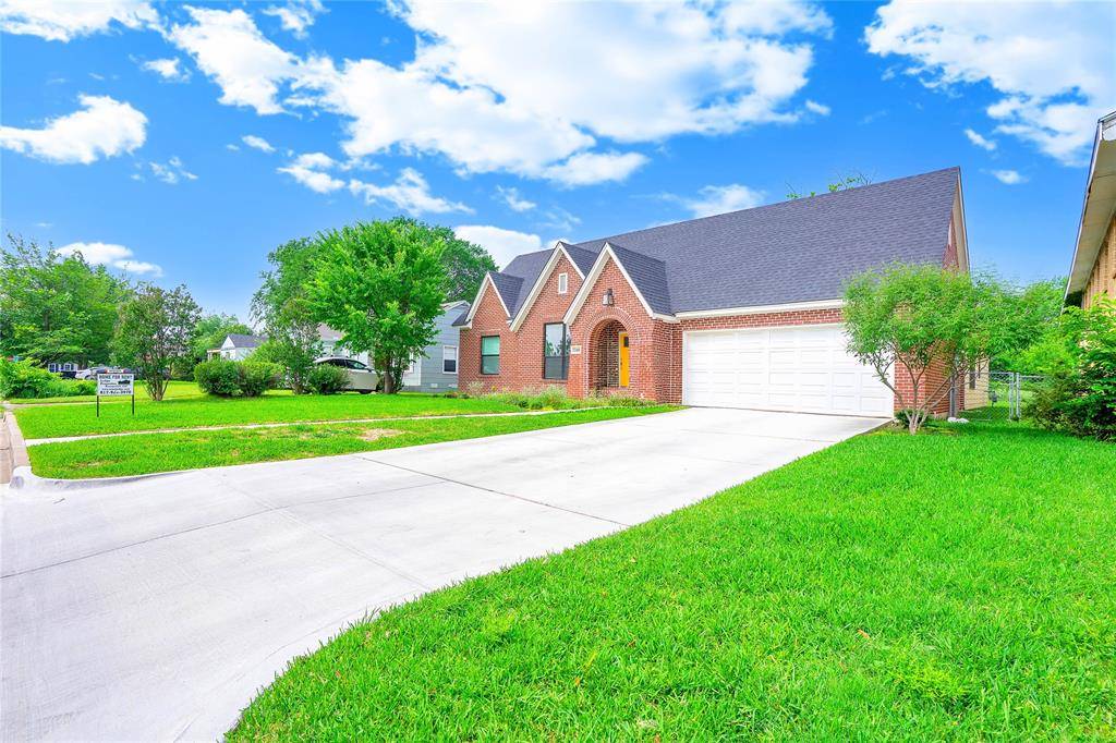 3240 Sandage Avenue, Fort Worth, TX 76109