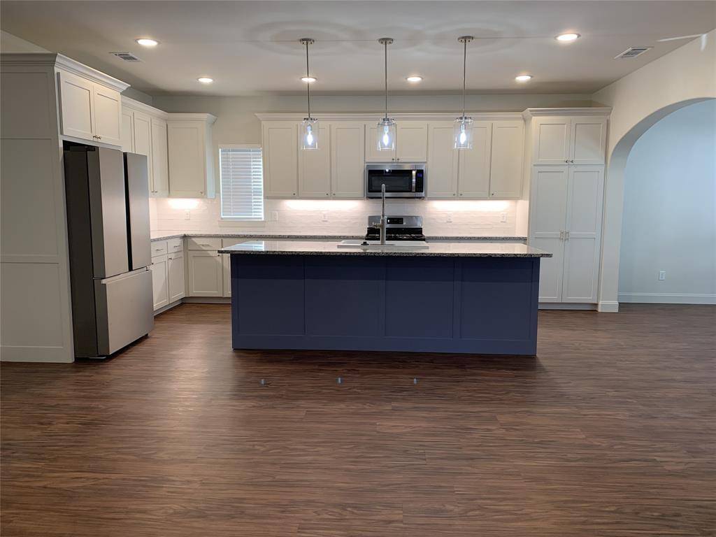 3240 Sandage Avenue, Fort Worth, TX 76109