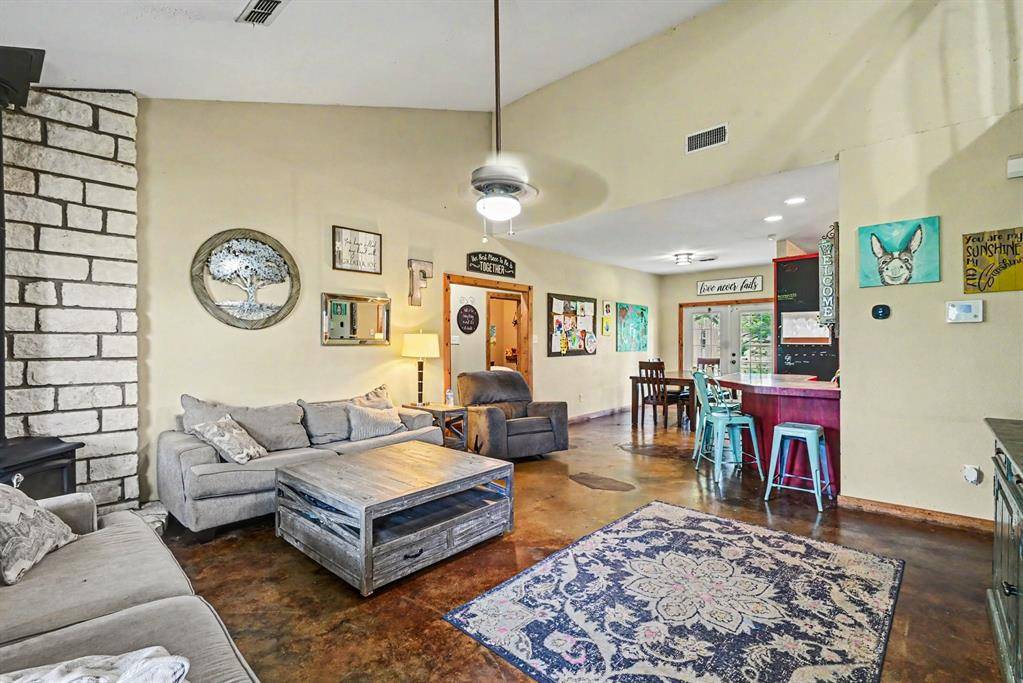 1342 County Road 1180, Decatur, TX 76234