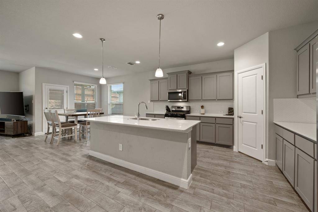 1217 Southwark Drive, Fort Worth, TX 76247